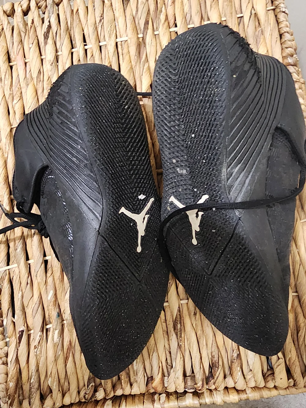 Jordan Men’s Black Motion Basketball Shoes Size 9.5